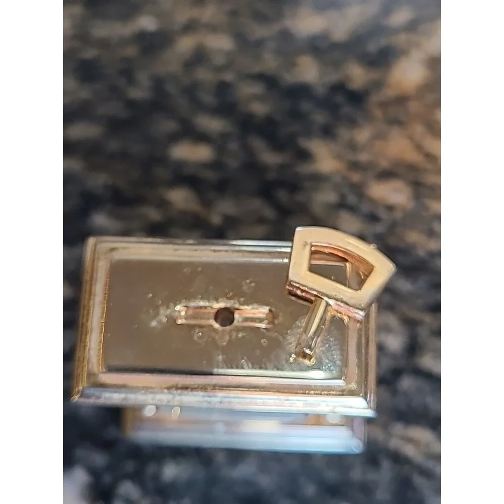 Mini Sunbeam Mantle Clock needs batteries